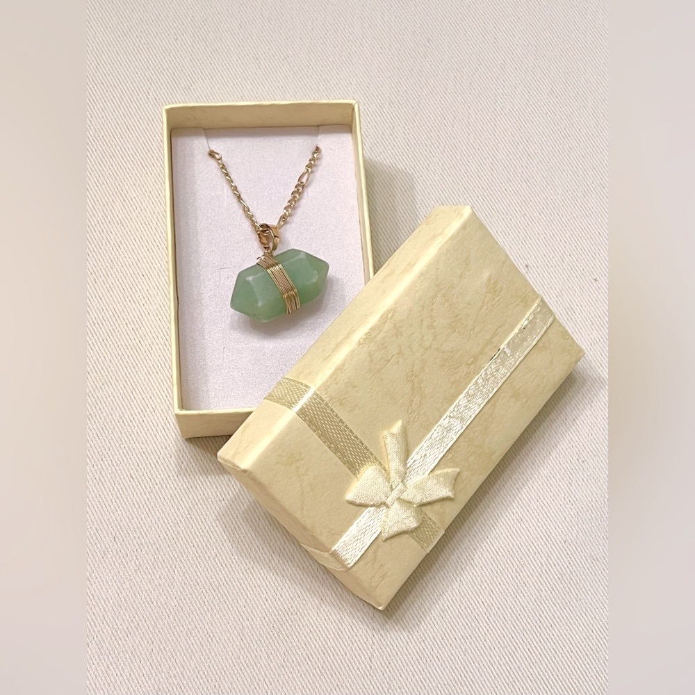 Handcrafted Green Agate Double Point Pendant Necklace – Gold Tone Chain - Picture 5 of 6